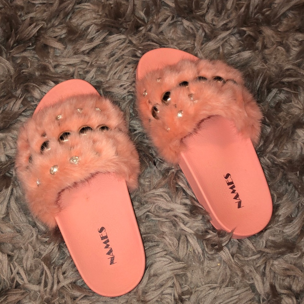 Names slides in peach